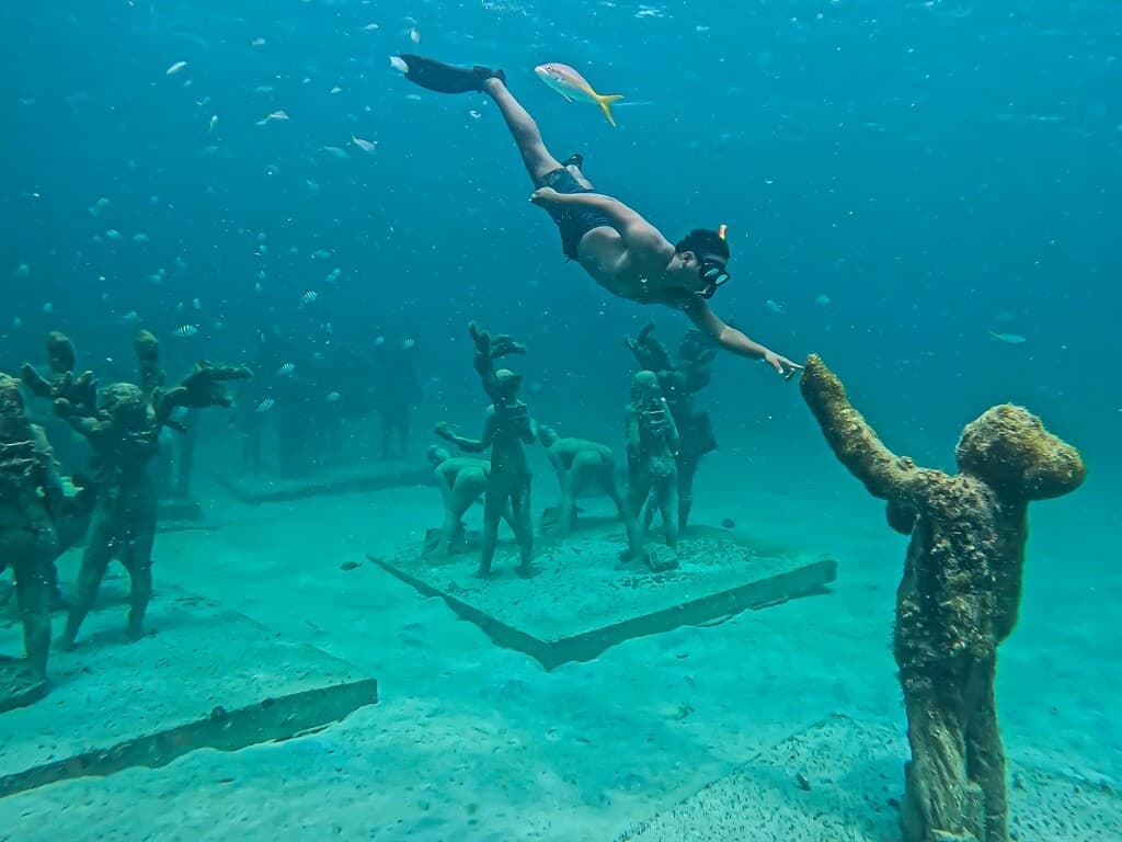 King James sculpture